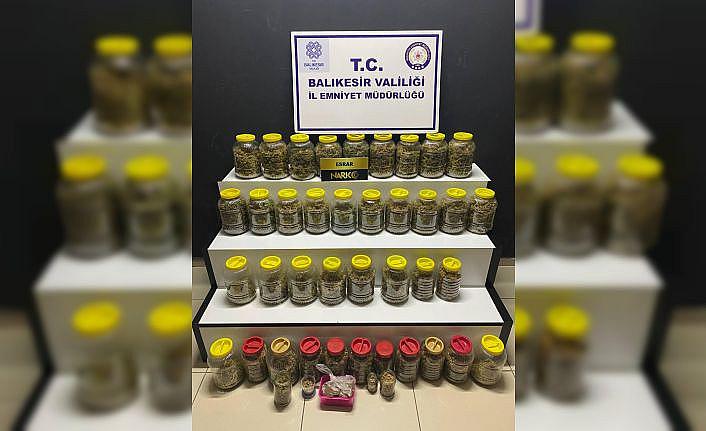 Balıkesir'de evinde 7 kilo 788 gram esrar ele geçirilen zanlı tutuklandı