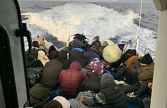 Çanakkale'de Türk kara sularına itilen 42 düzensiz göçmen kurtarıldı