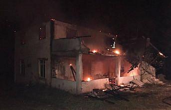 Sakarya'da yangın çıkan evde hasar oluştu