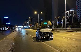 Ataşehir’de iki otomobilin karıştığı trafik kazasında maddi hasar oluştu