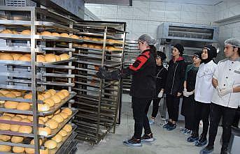 Bilecik'te meslek lisesi öğrencileri günde 10 bin ekmek üretiyor