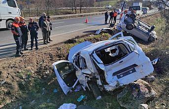 Bursa'da otomobil, hafif ticari araca çarptı, 4 kişi yaralandı