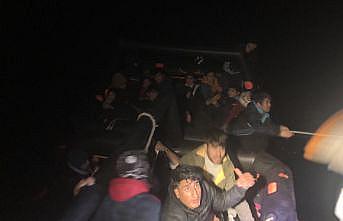 Çanakkale'de Türk kara sularına itilen 34 düzensiz göçmen kurtarıldı