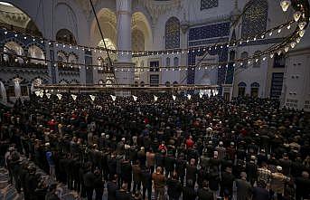 Diyanet İşleri Başkanı Erbaş, İstanbul'da sabah namazında imam hatiplilerle buluştu