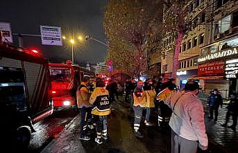 Fatih'te bir otelde yangın çıktı