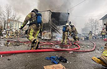 Maltepe'de geri dönüşüm deposundaki konteynerlerde çıkan yangın söndürüldü