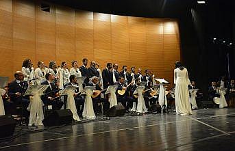 TRT sanatçıları Mustafa ve Müslüm Eke Bursa'da konser verdi