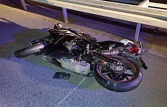 Bursa'da bariyerlere çarpan motosikletteki kişi yaşamını yitirdi