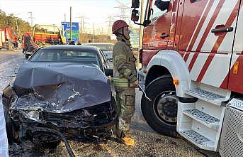 Eyüpsultan'da çarpışan iki otomobilin sürücüleri yaralandı