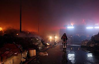 Sakarya'da geri dönüşüm tesisinde çıkan yangında soğutma çalışmaları tamamlandı