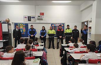 İstanbul'da öğrencilere polis tarafından güvenlik eğitimi verildi