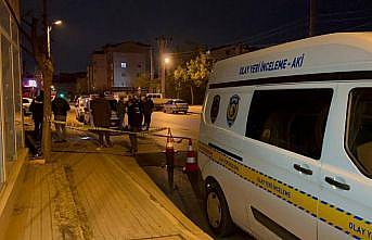 Kocaeli'de silahlı kavga sırasında yoldan geçen bir kişi yaralandı