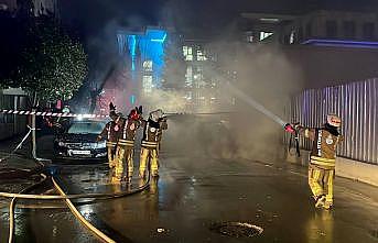Zeytinburnu'nda doğal gaz sızıntısından çıkan yangında 4 otomobil hasar gördü