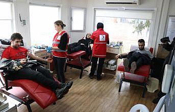 Bursa ve çevre illerden deprem bölgesi için yapılan kan bağışı sürüyor