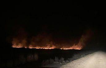 Gala Gölü Milli Parkı'nda sazlık alanda çıkan yangın söndürüldü