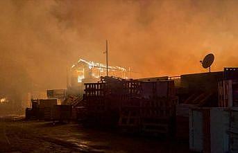 Tekirdağ'da tahta palet fabrikasında çıkan yangın söndürüldü