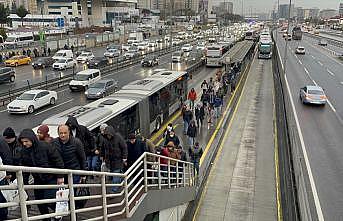 İstanbul'da haftanın ilk iş günü trafik yoğunluğu yaşanıyor