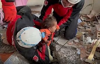 Kocaeli'den giden arama kurtarma ekibi Adıyaman'da enkazdan 3 kişiyi sağ çıkardı