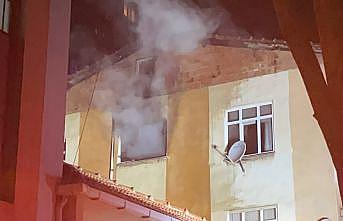 Kadıköy'de 5 katlı binada çıkan yangın söndürüldü