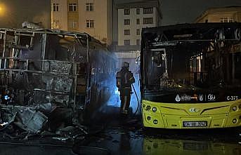 Tuzla'da park halindeki 3 İETT otobüsü yandı
