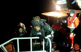Ayvalık açıklarındaki Maden Adası'na sığınan 38 düzensiz göçmen kurtarıldı