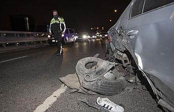 Kaza yapan otomobilini kontrol eden sürücü başka bir aracın çarpması sonucu hayatını kaybetti