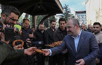 Sanayi ve Teknoloji Bakanı Varank, Bursa'da vatandaşlarla bayramlaştı