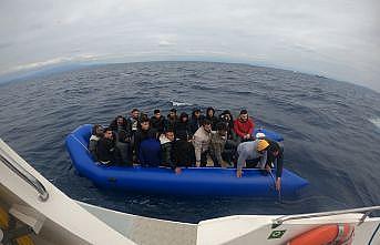 Ayvalık açıklarında 24 düzensiz göçmen kurtarıldı