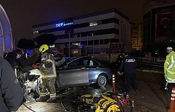 Bursa'da metro hattının duvarına çarpan otomobildeki 3 kişi öldü