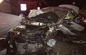 Sakarya'da iki otomobilin çarpışması sonucu 3 kişi öldü, 2 kişi yaralandı