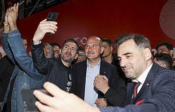 İçişleri Bakanı Soylu Beyoğlu'nda berberlerle bir araya geldi
