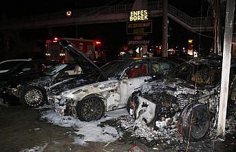 Kocaeli'de oto galeride çıkan yangında 4 otomobil zarar gördü