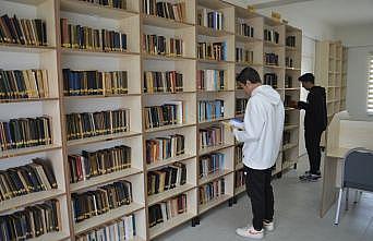 Sakarya'daki okul kütüphanesi 27 bini aşkın kitabıyla eğitime katkı sunuyor