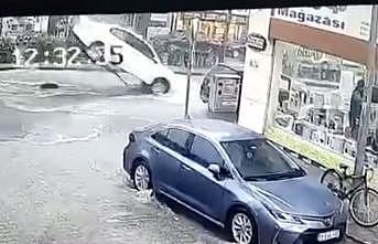 Tekirdağ'da yağmurda yerinden fırlayan rögar kapağı otomobile zarar verdi