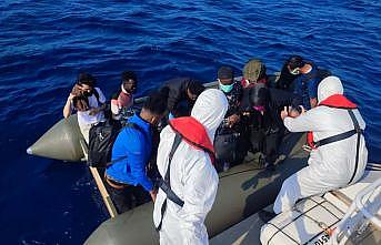 Ayvalık açıklarında Yunanistan unsurlarınca geri itilen 65 düzensiz göçmen kurtarıldı