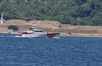Çanakkale Boğazı'nda durdurulan teknede 83 düzensiz göçmen yakalandı