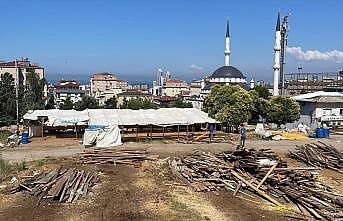 İstanbul'da kurulan pazarlarda kurbanlık satan besiciler toparlanmaya başladı