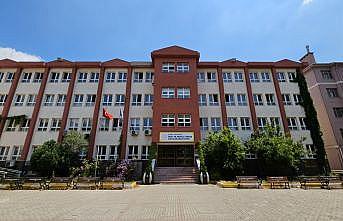 Prof. Dr. Mümtaz Turhan Sosyal Bilimler Lisesinden depremzede öğrencilere burs imkanı