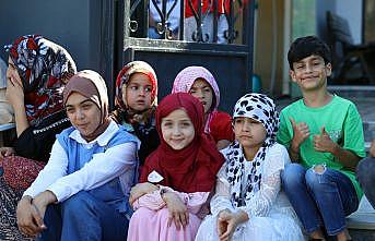Ümraniye'de mahalle camisine gelen çocuklar oyunlarla Kur'an öğreniyor