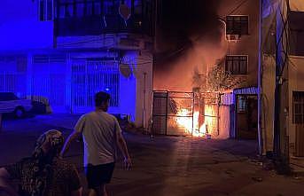 Bursa'da evin bahçesinde başlayıp iş yerine sıçrayan yangın söndürüldü