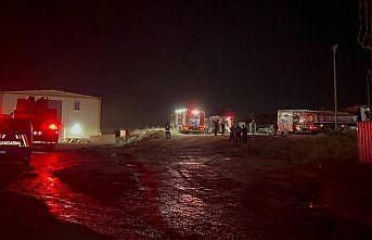 Kocaeli'de asfalt eritme tankında çıkan yangında 2 kişi yaralandı