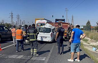 Tekirdağ'da hafif ticari araçla tırın karıştığı kazada 1 kişi öldü, 1 kişi yaralandı