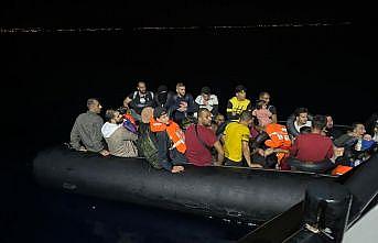 Ayvalık açıklarında 180 düzensiz göçmen kurtarıldı, 86 göçmen yakalandı