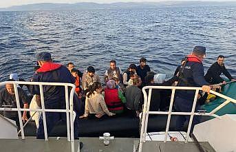 Ayvalık açıklarında 52 düzensiz göçmen kurtarıldı, 18 göçmen yakalandı