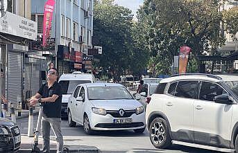 Bakırköy'de yayalara yol vermeyen sürücülere ceza kesildi