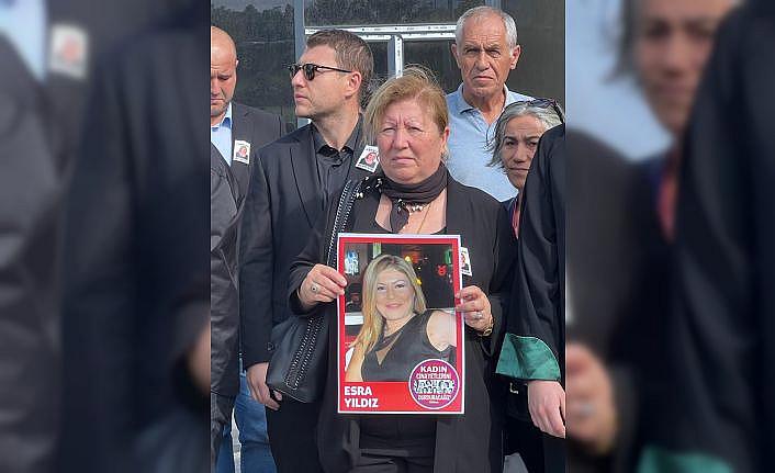 İstanbul'da 3 kardeşin amcaları ve eşini öldürmesine ilişkin davaya devam edildi