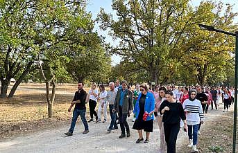 Kırklareli'nde 100 sağlık personeli “Türkiye Yüzyılı'nda sağlığa yürüyoruz“ sloganıyla yürüdü