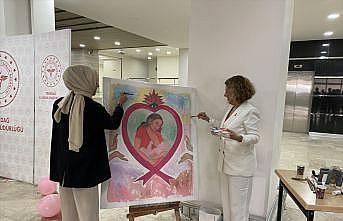 Tekirdağ'da kadınlar, meme kanserine “mutlu anne“ resmi çizerek dikkati çekti