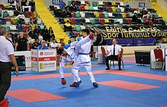 Ümit, Genç ve 21 Yaş Altı Karate Şampiyonası Balıkesir'de sürüyor