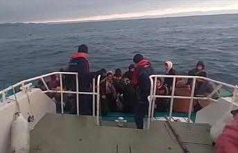 Ayvalık açıklarında 48 düzensiz göçmen yakalandı, 83 düzensiz göçmen kurtarıldı